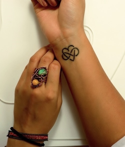 Female-Wrist-Tattoos 10