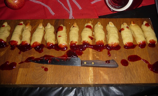Hosting a Vegan Vampire Halloween Party - Ideas for Food & Decor