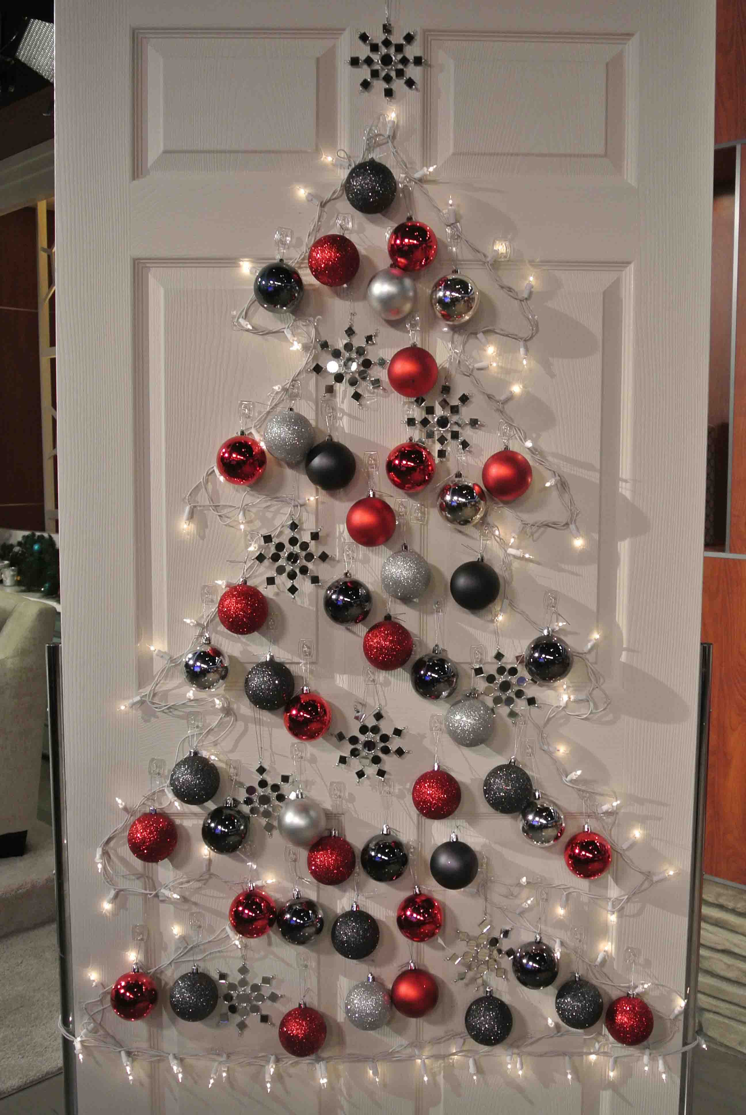 -Mesmerizing Door Creative Christmas Decor Ideas With Red White And Black Glossy Plastic Ball