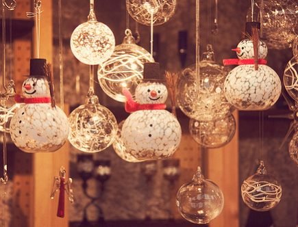 ATTRACTIVE LAST MINUTE CHRISTMAS DECORATIONS FOR THE LAZY ONES