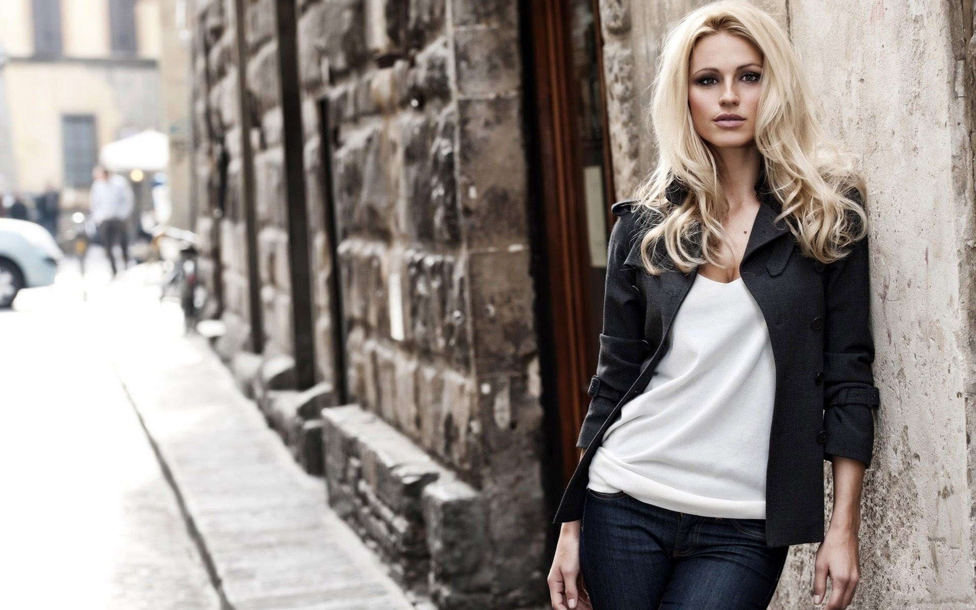 fashion-model-blonde-city-street