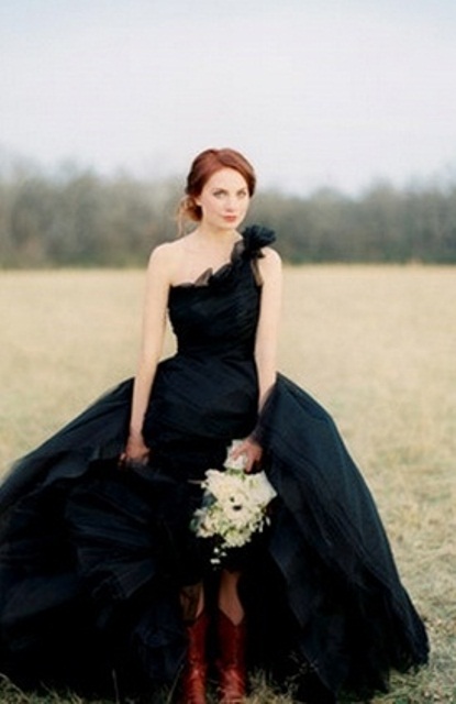 stylish-and-dramatic-black-wedding-dresses
