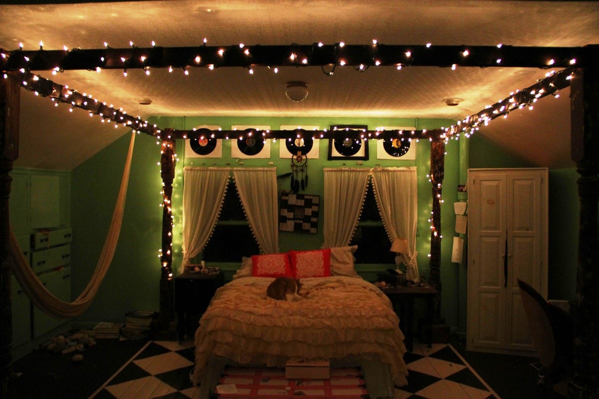 Cool-Christmas-Bedroom-Decor
