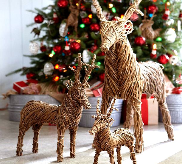 Creative-Exterior-Christmas-Decoration-Ideas-with-Rattan-Reindeer.