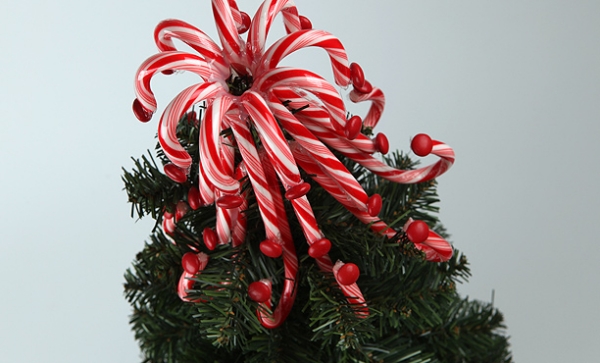 DIY-christmas-tree-topper-candy-canes.