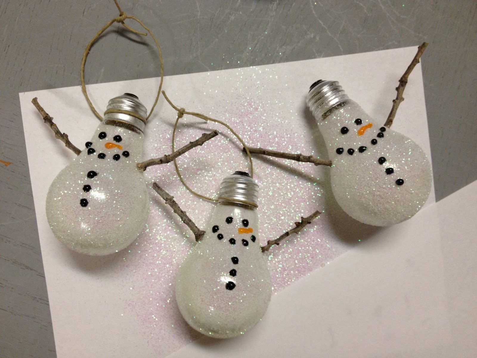 -Diy-Glitter-Snowmen-Ornaments.