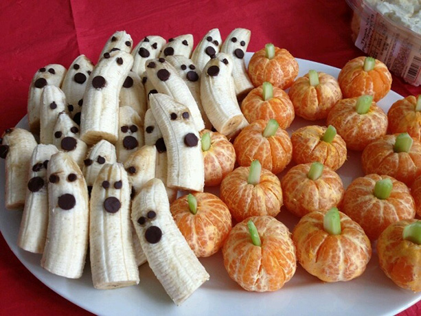 Healthy-Halloween-Food-Ideas-banana-ghosts
