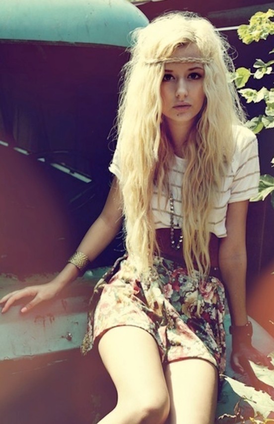 Indie-hairstyles-for-chicks-Messy-Hippy-Waves-with-Forehead-Braid