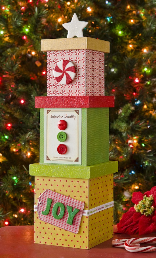 Make-a-Christmas-tree-decoration-out-of-boxes.