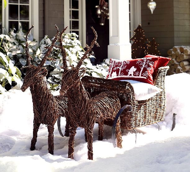 Reindeer-outdoor-decoration