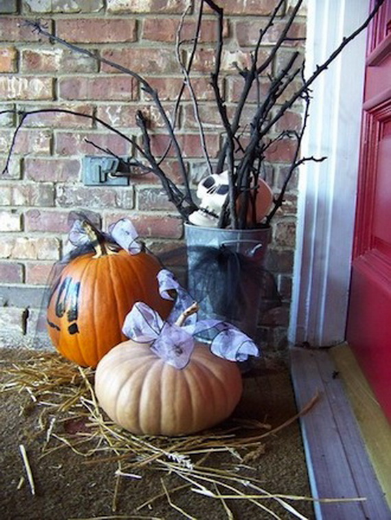 Simple-and-Easy-Outdoor-Halloween-Decoration-Ideas-with-Unique-Design-Shape-Pumpkins