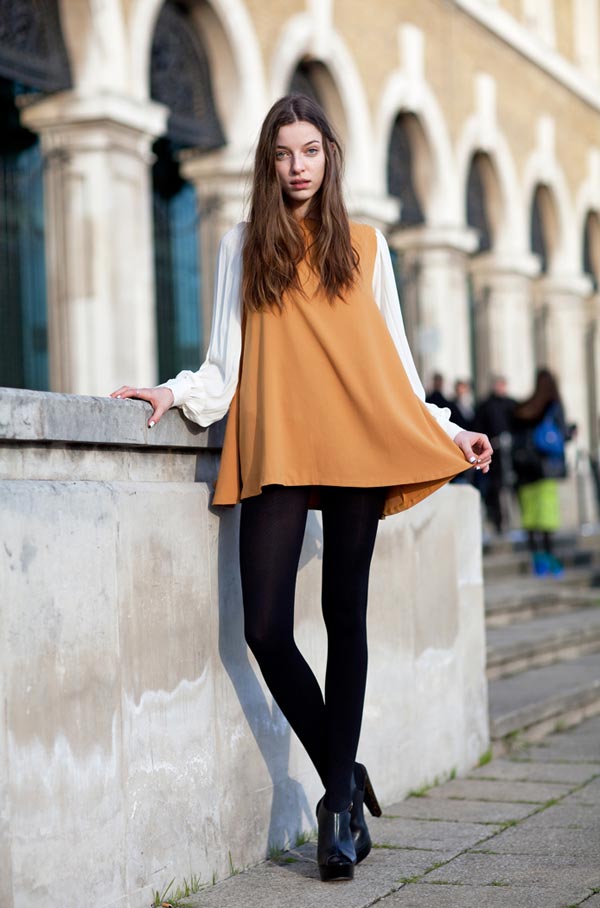 TIGHTS WITH A PINAFORE