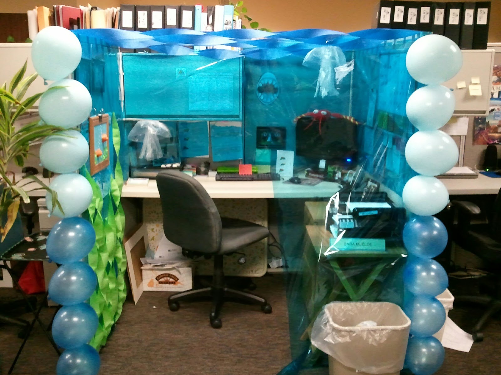 blue-balloons-and-ribbon-paired-with-fish-picture-frame-jellyfish-ornament-and-shark-wallpaper-for-sea-theme-office-room.