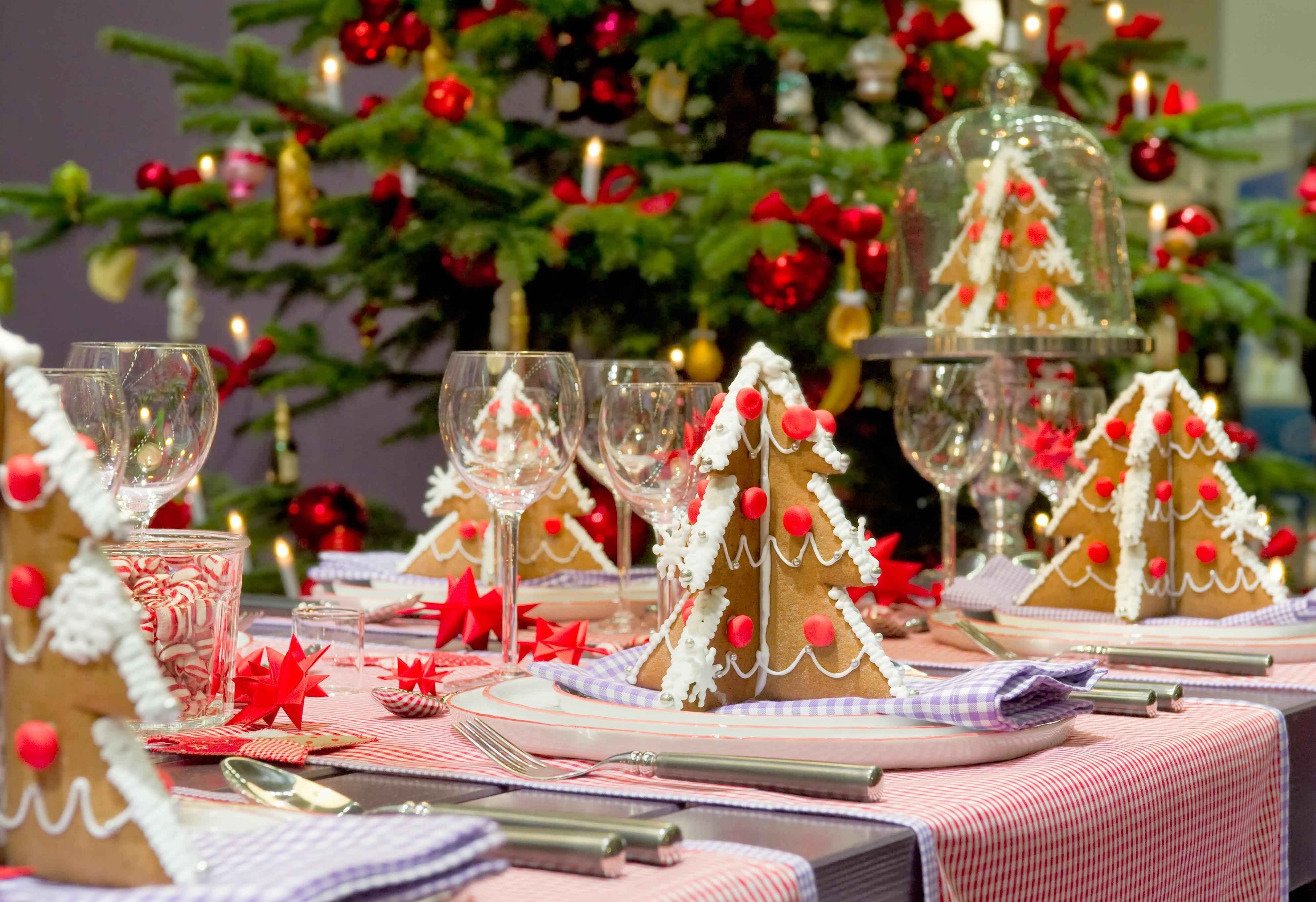 christmas-party-table-decorations-dining-room-table-chair-