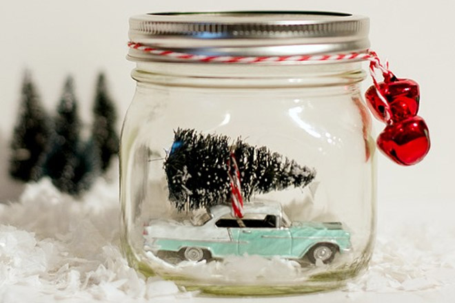 diy_mason_jar_crafts_ideas_christmas_snow_globe_car_in_jar