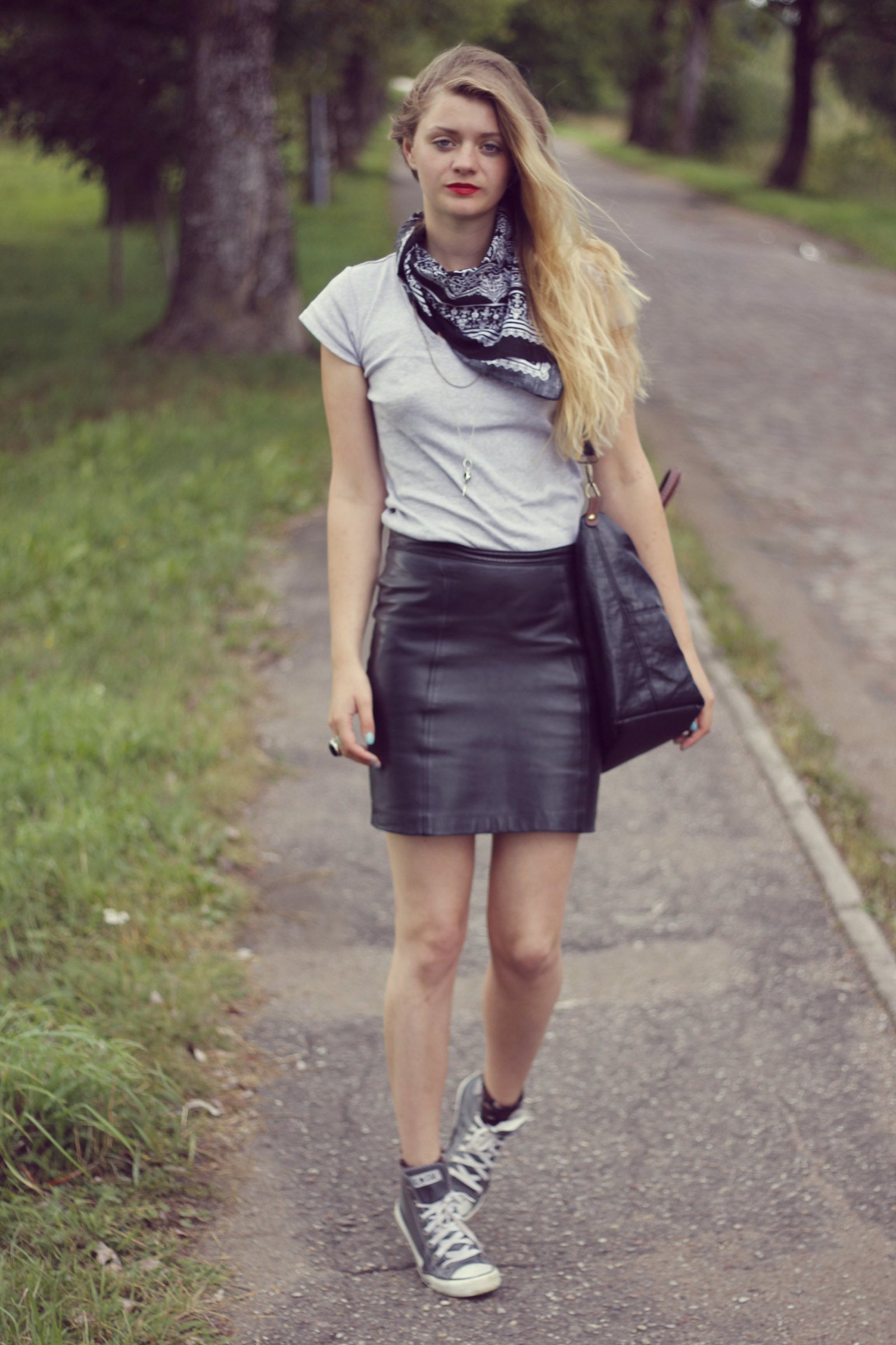 street-style-fashion-blog-leather-skirt.