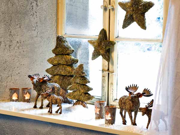 window-decoration-miniature-christmas-trees-5