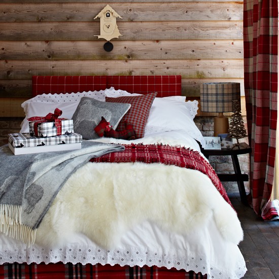 Red-Tartan-And-White-Bedroom-Country-Home-and-Interiors-Housetohome
