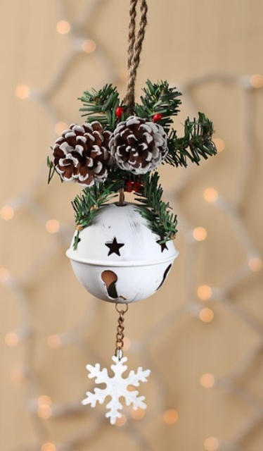 CANT TAKE YOUR EYES OFF THE AWESOME JINGLE BELL DECOR IDEAS.... - Godfather Style