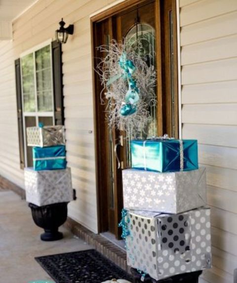 charming-silver-and-blue-christmas-decor-ideas-12.