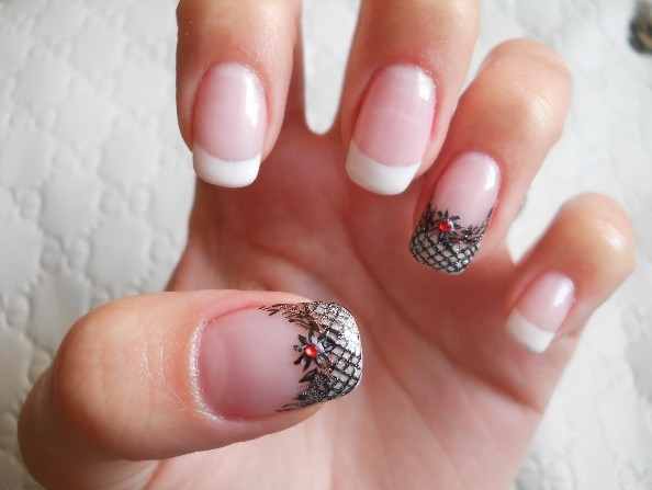 checkered-cute-flower-french-french-manicure-