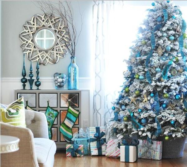 christmas-tree-decorations-blue