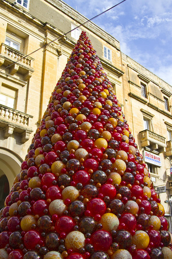 maltese-glass-christmas-tree-