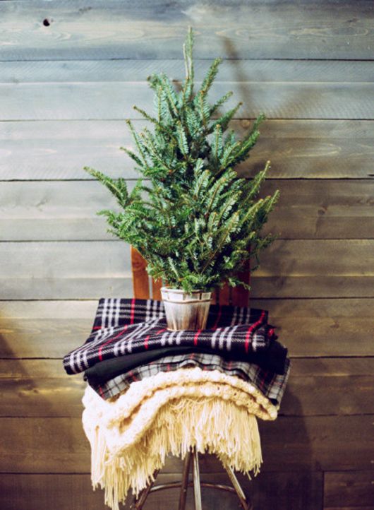 space-saving-christmas-trees-for-small-spaces-20