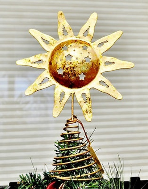 whimsy-and-creative-christmas-tree-toppers-12