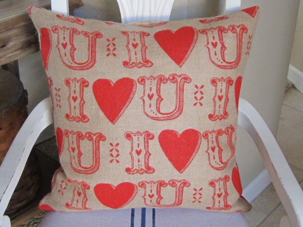 20-Charming-Handmade-Valentines-Day-Pillow-Design