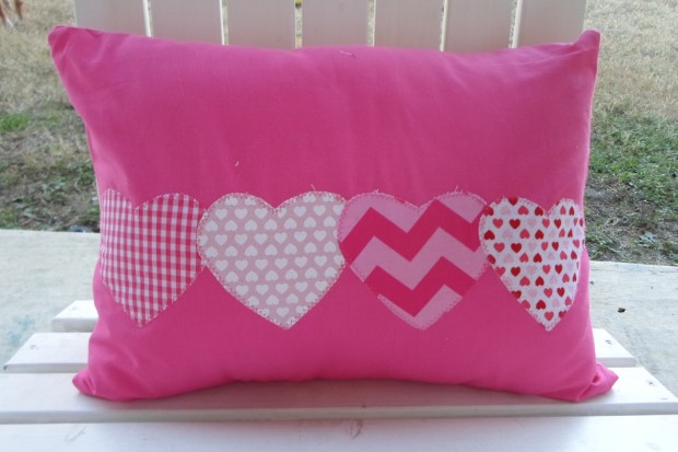 20-Charming-Handmade-Valentines-Day-Pillow-Designs-