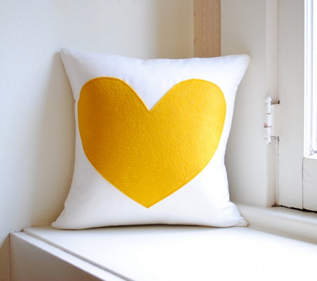 20-Charming-Handmade-Valentines-Day-Pillow-Designs-1-