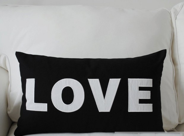 20-Charming-Handmade-Valentines-Day-Pillow-Designs-13-
