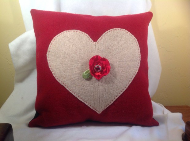 20-Charming-Handmade-Valentines-Day-Pillow-Designs-14-