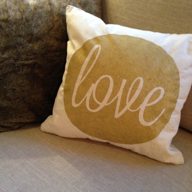 20-Charming-Handmade-Valentines-Day-Pillow-Designs-18-