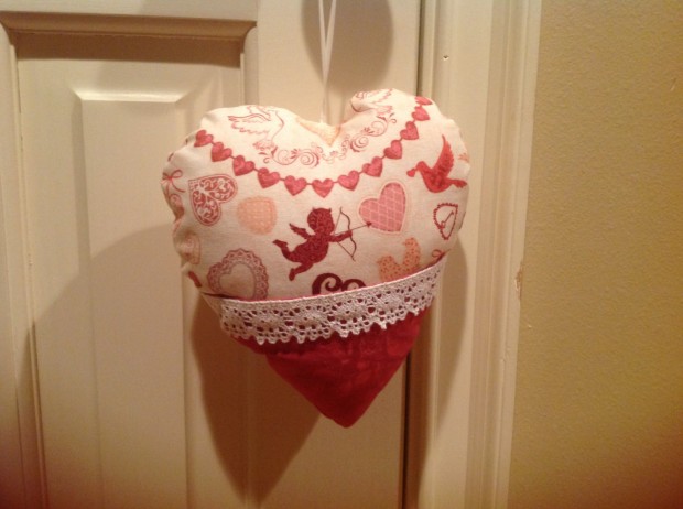 20-Charming-Handmade-Valentines-Day-Pillow-Designs-2-