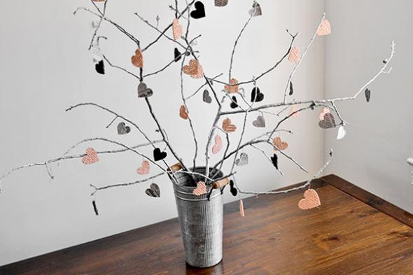 2013-01-28_milloux_diy-decorations-branches-repurposed-centerpiece-valentines-day