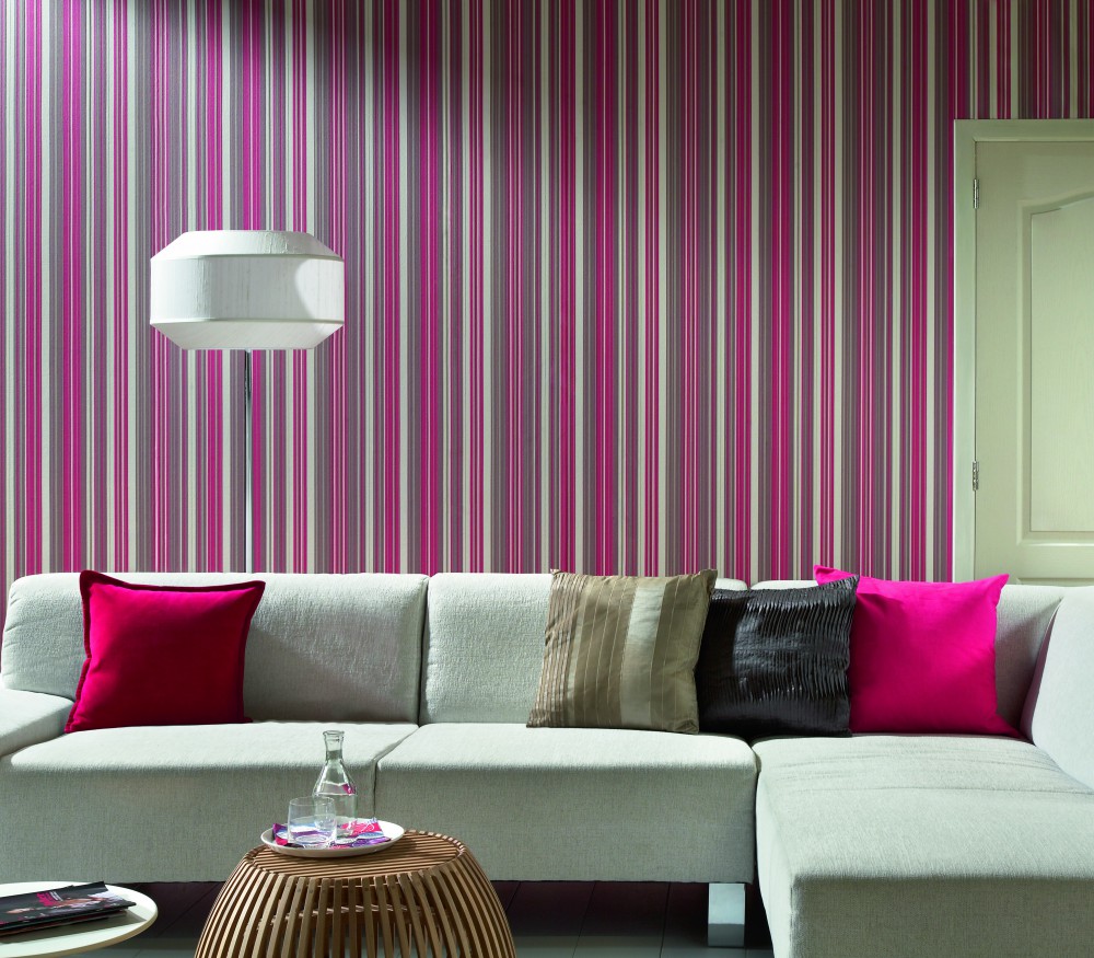 Neat-Elegant-Strip-Wallpaper-Living-Room.