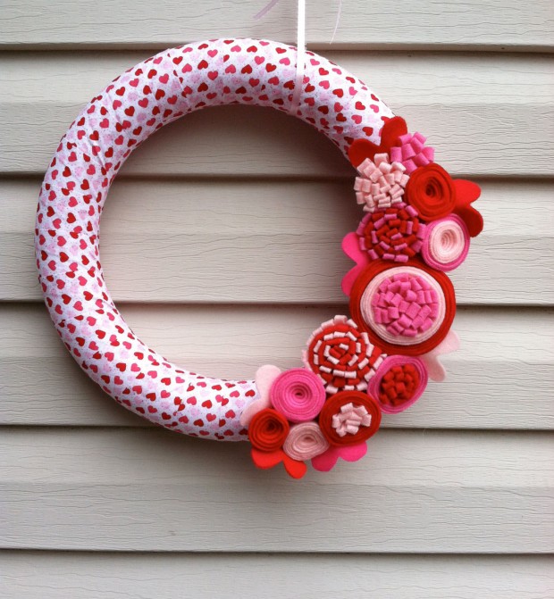 Outstandingly-Cute-Handmade-Valentines-Wreath-Designs-21-