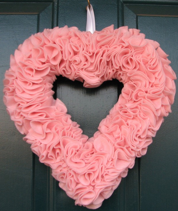 Outstandingly-Cute-Handmade-Valentines-Wreath-Designs-4
