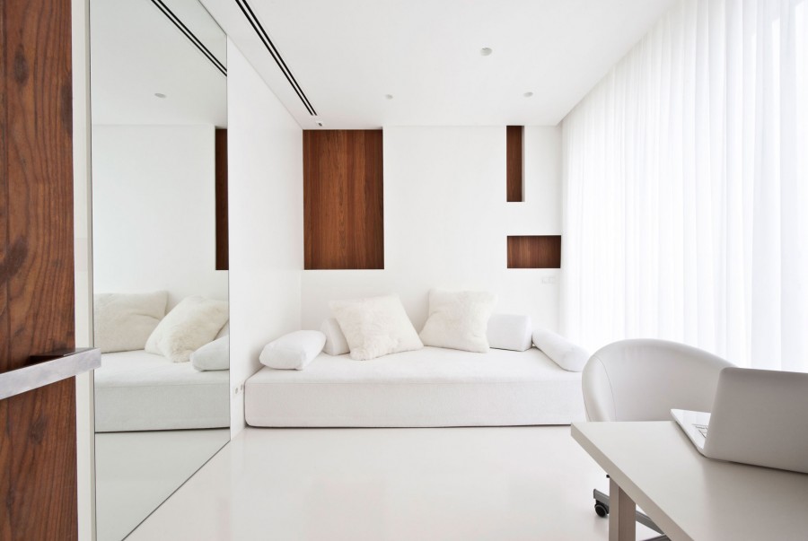 white_apartment_interior