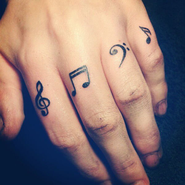 17-music-finger-tattoo