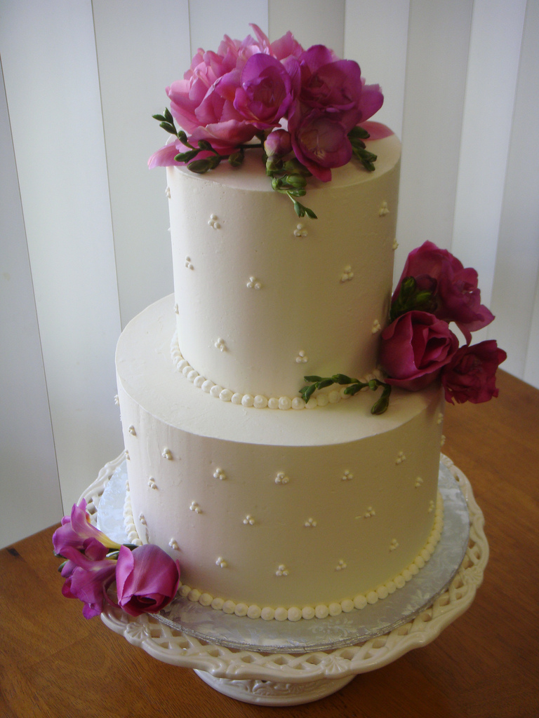 Beautiful-Small-Wedding-Cake.