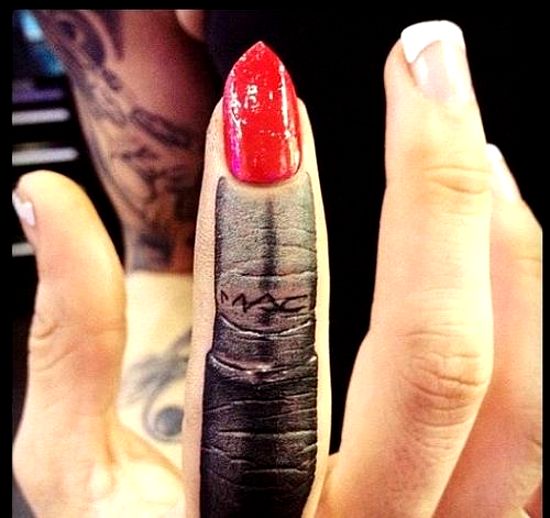 Creative-finger-tattoo-for-men