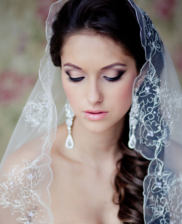 Glossy-Lips-for-Bridal-Makeup-Ideas.