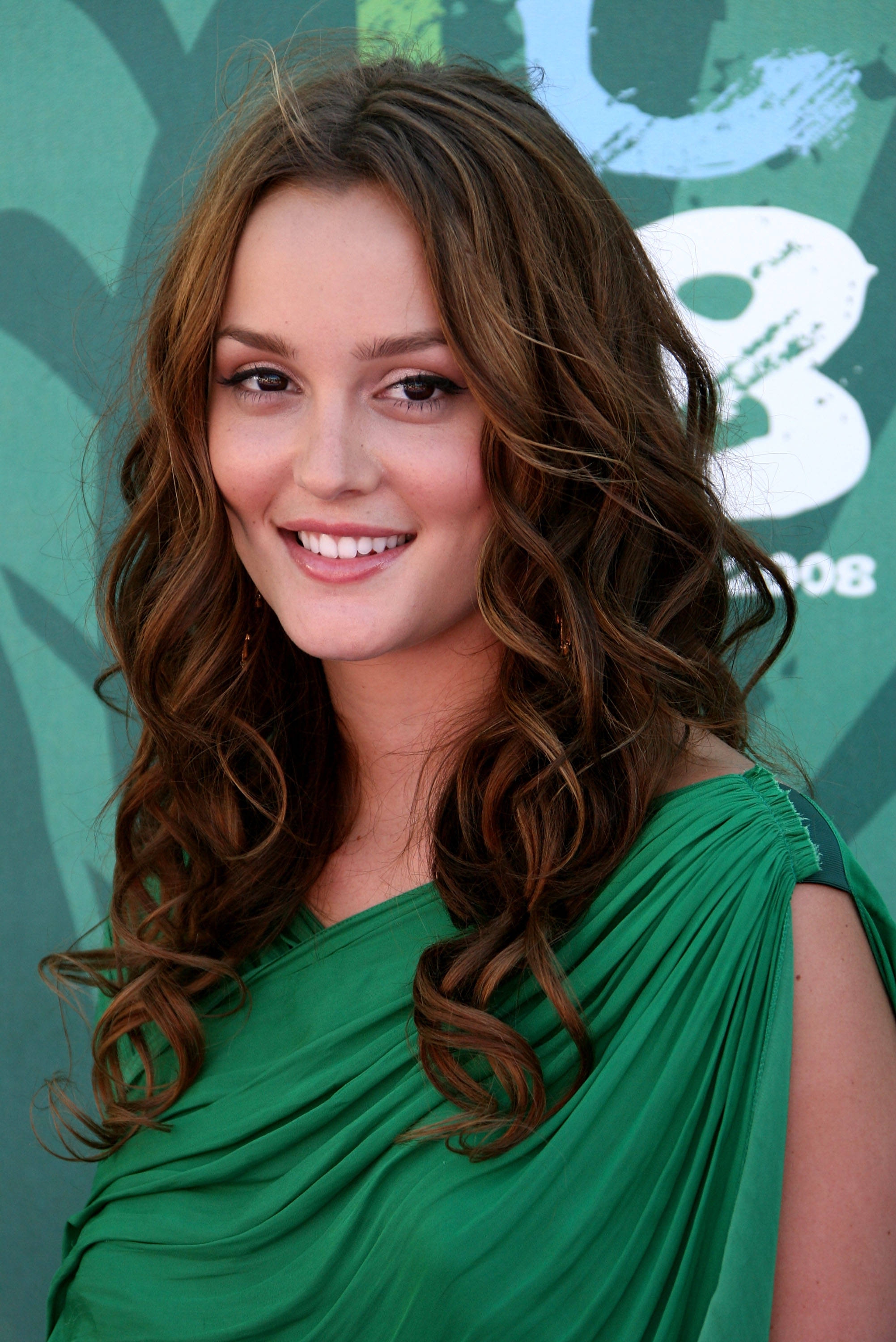 Long-Curly-Hairstyles-For-Women.