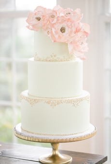 Metallic-Wedding-Cakes-Amalie-Orrange-Photography-pink-flowers.