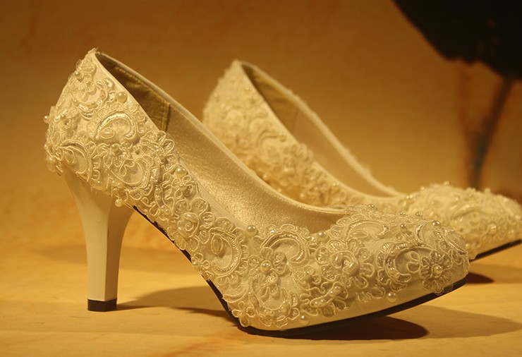 Mid-Heel-Ivory-Lace-Wedding-Shoes-Women.