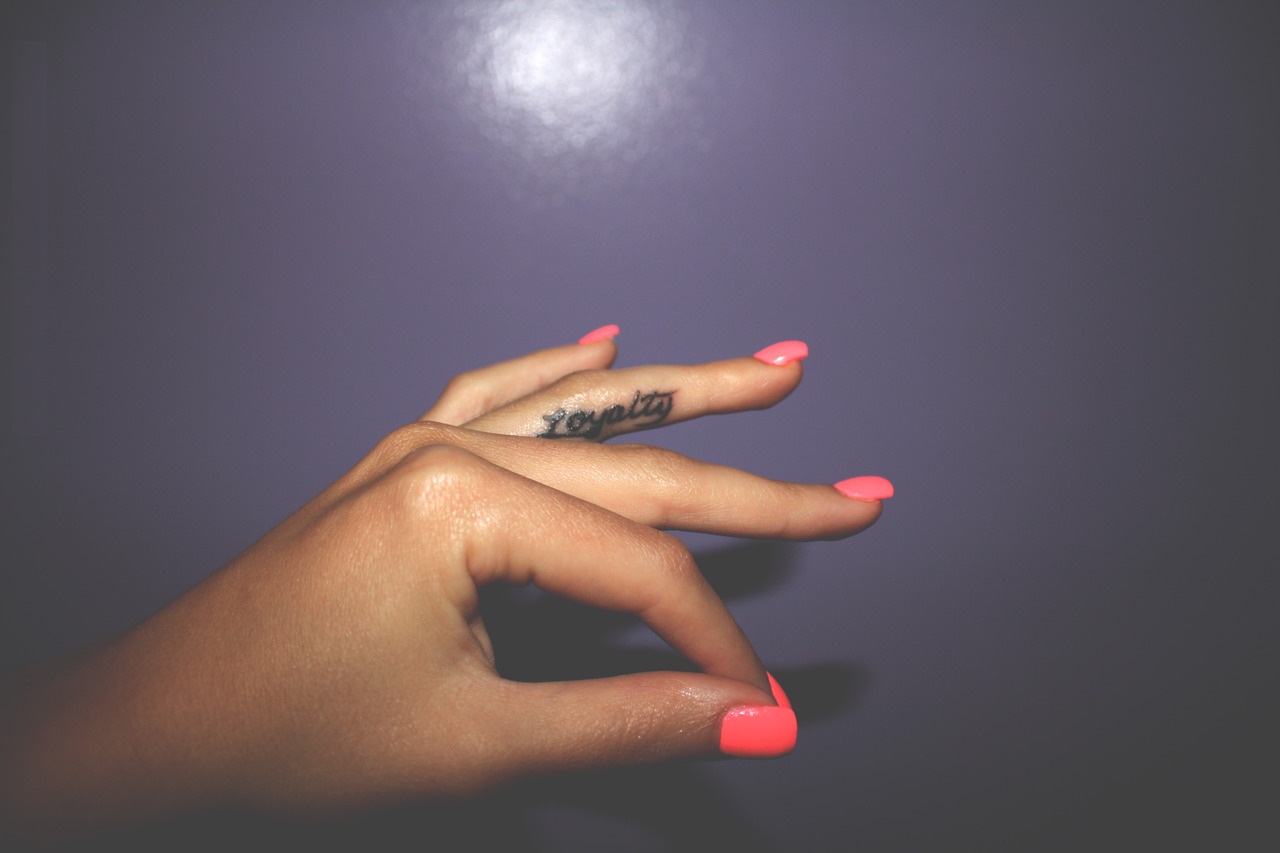 Name-Tattoos-on-Ring-Finger.