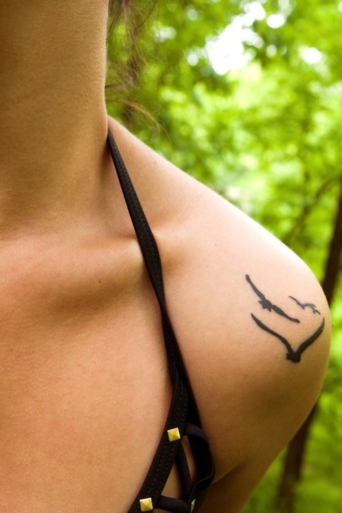 Shoulder-Sparrows-Tattoos-for-Women.j